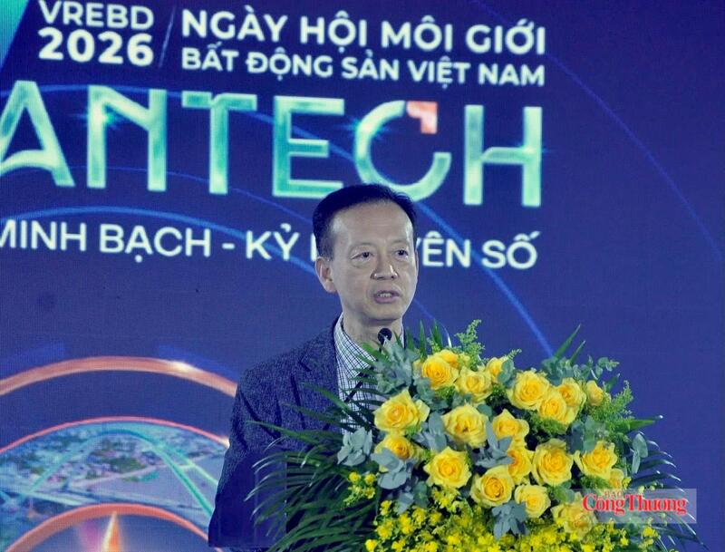 Ông Eric Park - Chủ tịch Hội Phát triển dịch vụ bất động sản Hàn Quốc, nêu những ý kiến về thị trường bất động sản.