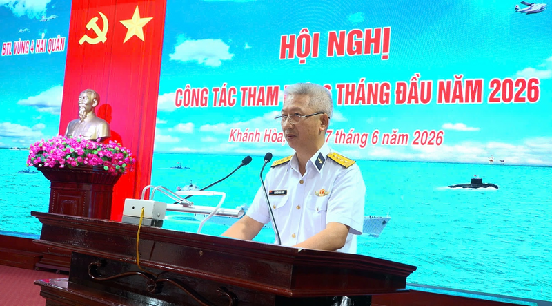 Đại tá Nguyễn Hải Châu, Phó Tham mưu trưởng Vùng 4 Hải quân phát biểu tại hội nghị. Ảnh: Vùng 4 Hải quân
