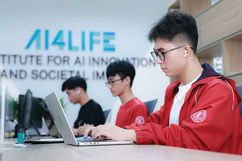 Trong chiến lược thu hút đầu tư chất lượng cao, Hà Nội xác định nguồn nhân lực là yếu tố then chốt quyết định sự thành công. Ảnh minh hoạ