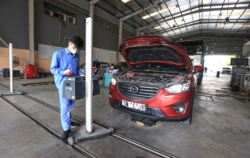 Từ ngày 1/7/2026, chủ xe có thể xuất trình đăng ký xe điện tử trên VNeID và VNeTraffic để làm thủ tục đăng kiểm. Ảnh minh hoạ: Báo Xây dựng