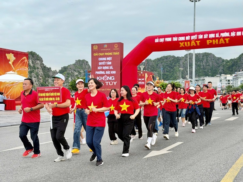 Các tổ chức đoàn thể trên địa bàn tỉnh Quảng Ninh tham gia giải chạy. Ảnh: TT