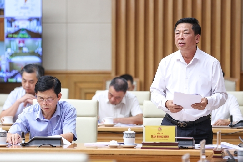Bộ trưởng Bộ Xây dựng Trần Hồng Minh báo cáo tại Hội nghị - Ảnh: VGP/Nhật Bắc
