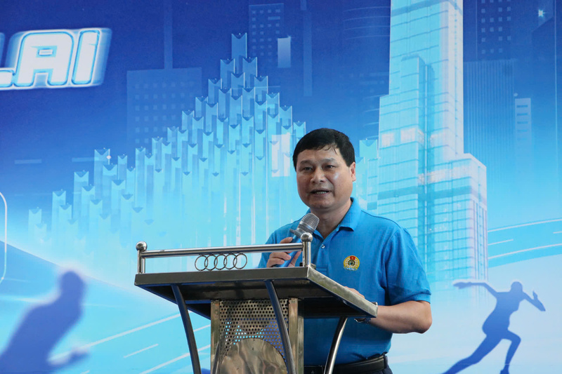 Ông Nguyễn Thanh Tùng, Phó Chủ tịch Thường trực Công đoàn Xây dựng Việt Nam chia sẻ tại lễ khai mạc giải chạy. Ảnh: Ban Tổ chức