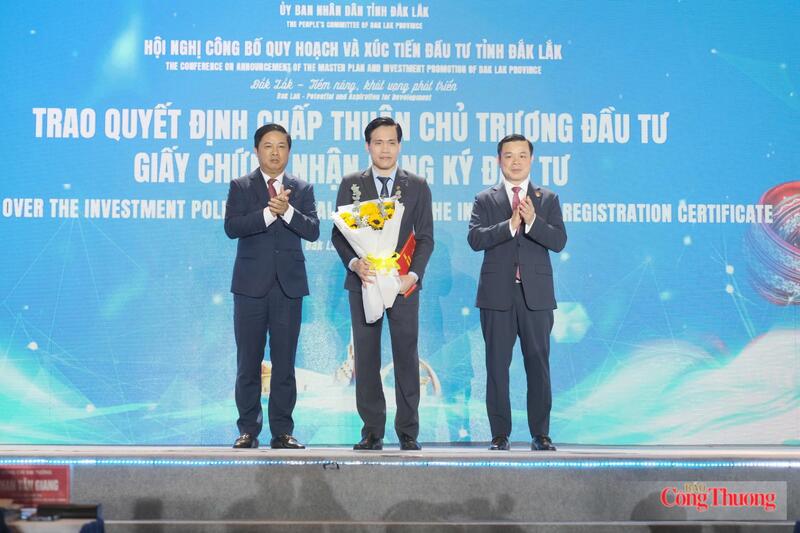 Phó Thủ tướng Phan Văn Giang: Không để tình trạng ‘trên thông,  dưới tắc' khi mời gọi đầu tư - 4