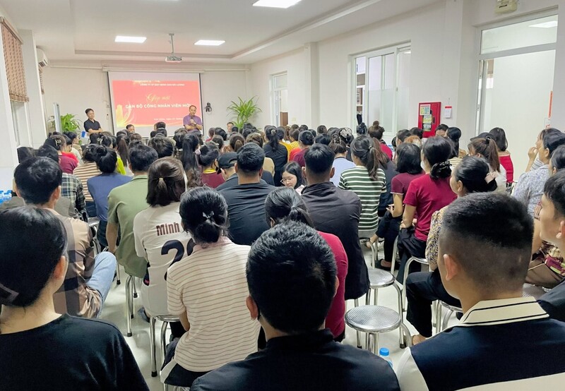 Công ty CP May Minh Anh – Đô Lương duy trì ổn định sản xuất, kinh doanh, tham gia tích cực các hoạt động xã hội tại địa phương. Ảnh: Trần Thành