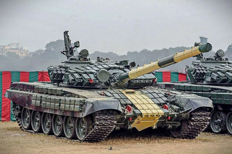 Lục quân Ấn Độ đang nghiên cứu biến hàng nghìn xe tăng T-72 thành nền tảng chiến đấu tự hành, phục vụ các nhiệm vụ nguy hiểm trong chiến tranh hiện đại. Ảnh: Indian Media