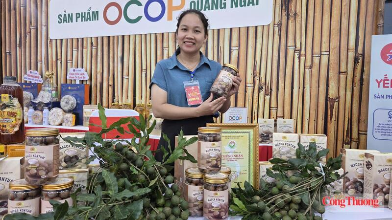 Những sản phẩm OCOP của địa phương có được cơ hội để quảng bá sản phẩm, tăng cường hợp tác với các doanh nghiệp trong và ngoài nước. Ảnh: Nguyễn Dương