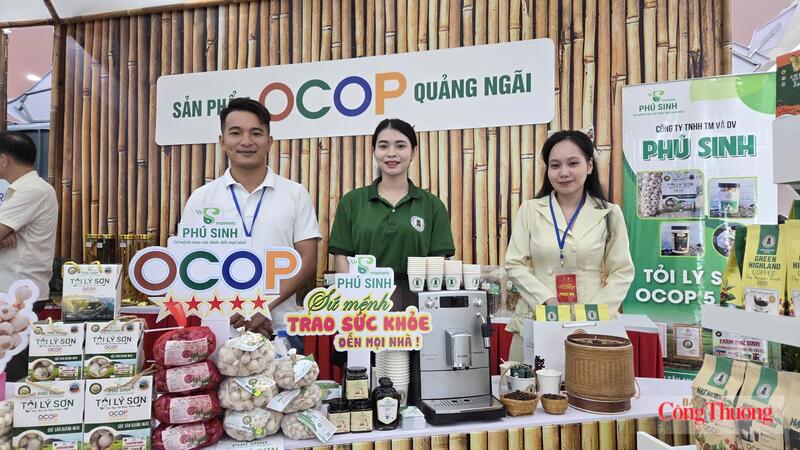 Tỏi Lý Sơn là một trong những sản phẩm OCOP tiêu biểu của tỉnh Quảng Ngãi có thêm được nhiều cơ hội hợp tác từ các chương trình xúc tiến thương mại. Ảnh: Nguyễn Dương