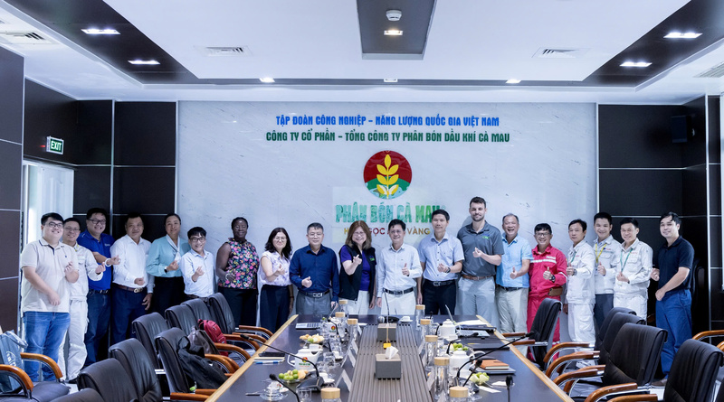 Hình ảnh của đoàn công tác tại Nhà máy Đạm Cà Mau. Ảnh: PVCFC