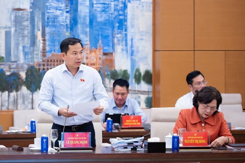 Phó Bí thư Đảng ủy Quốc hội Lê Quang Mạnh phát biểu.