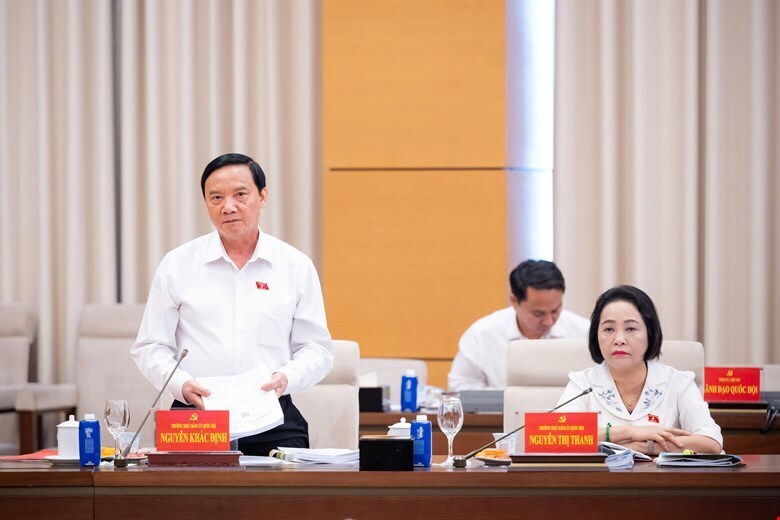 Phó Chủ tịch Quốc hội Nguyễn Khắc Định phát biểu tại Hội nghị.
