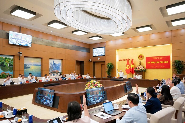 Các đại biểu có mặt đã biểu quyết thông qua về mặt nguyên tắc quy chế làm việc của Ban Chấp hành Đảng bộ Quốc hội nhiệm kỳ 2025-2030.