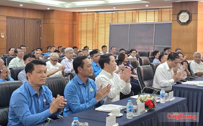 Các đại biểu tham dự hội nghị