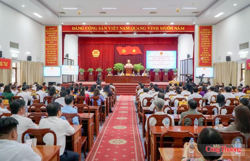 Quang cảnh tại kỳ họp.