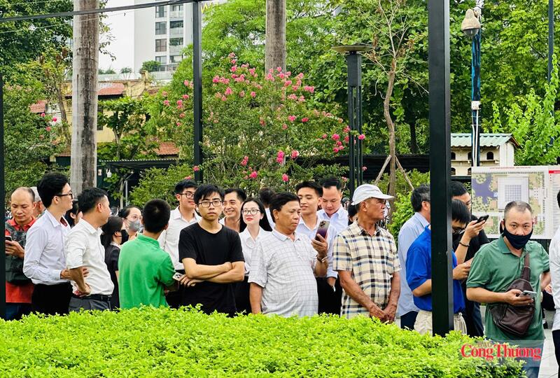 Nhiều người dân cho biết, rất mong ngóng được chiêm ngưỡng Quy hoạch tổng thể Thủ đô Hà Nội tầm nhìn 100 năm