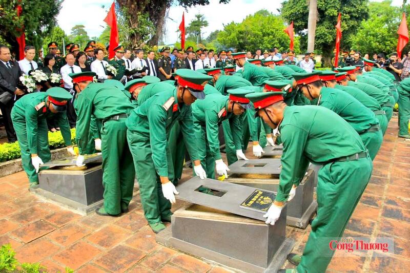 Mùa khô 2025-2026, Đội K52 quy tập được 18 hài cốt liệt sĩ. Ảnh: Hiền Mai