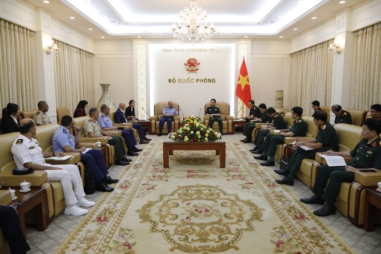 Đại tướng Phan Văn Giang mong muốn thời gian tới hai bên tiếp tục thúc đẩy hợp tác quốc phòng Việt Nam - UAE theo hướng thực chất, hiệu quả - Ảnh: VGP/Nguyễn Hoàng