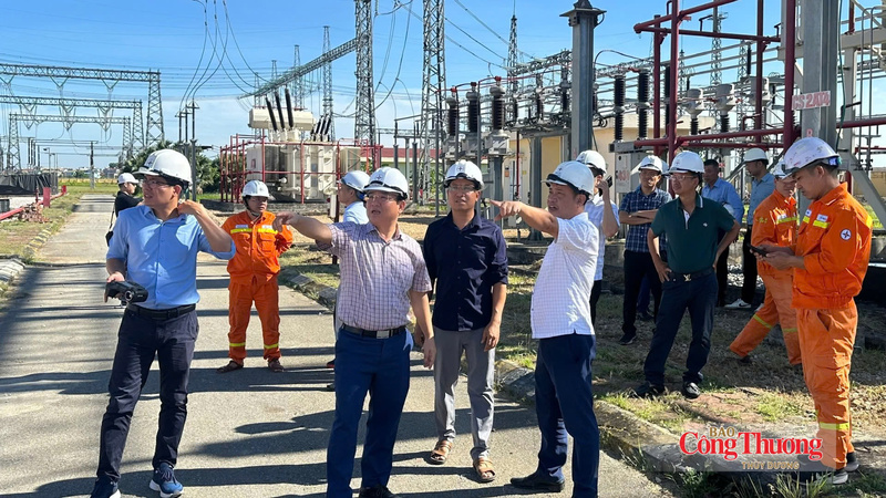 Phó Giám đốc PCT1 Phạm Quang Hòa cùng đoàn công tác tại Trạm biến áp 500kV Tây Hà Nội ngày 24/6.