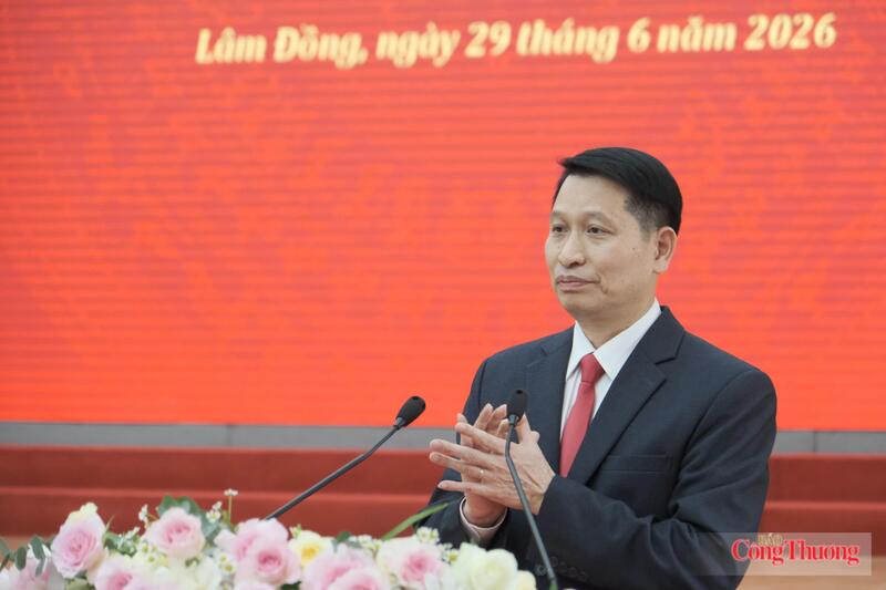 Ông Bùi Huy Thành, Trưởng ban Tuyên giáo và Dân vận Tỉnh ủy phát biểu nhận nhiệm vụ. Ảnh: Lê Sơn