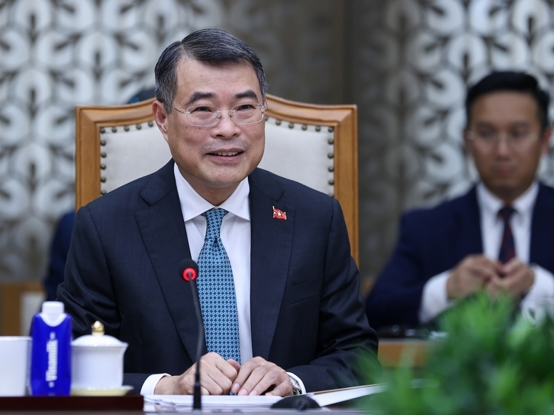 Thủ tướng đề nghị hai bên tập trung hoàn thành mục tiêu kim ngạch thương mại song phương đạt 100 tỷ USD trong năm 2026 và hướng tới mục tiêu 150 tỷ USD vào năm 2030 theo hướng cân bằng, bền vững - Ảnh: VGP/Nhật Bắc