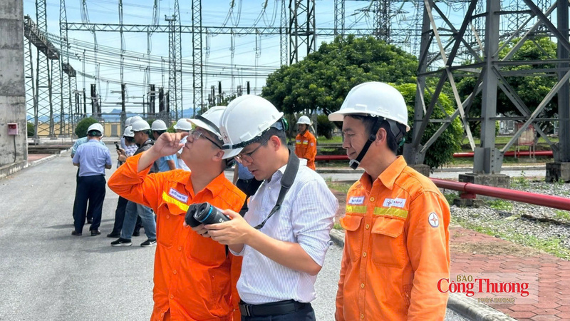 Trong mùa nắng nóng, các vòng kiểm tra được tăng cường, kết hợp camera nhiệt để giám sát chặt chẽ tình trạng vận hành của thiết bị.
