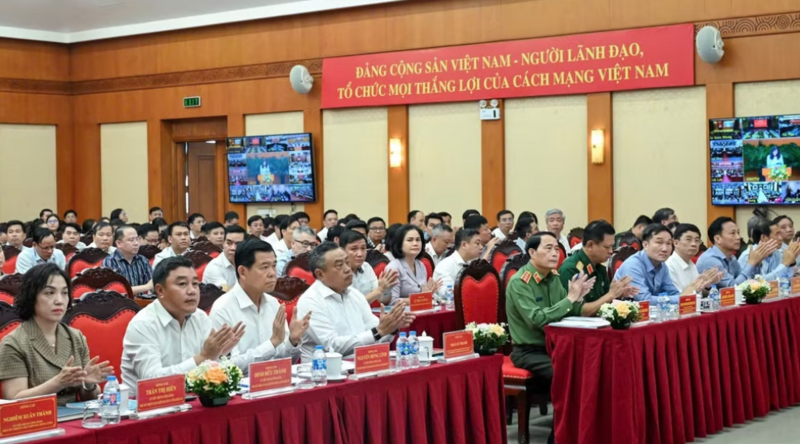 Đồng chí Trần Sỹ Thanh, Ủy viên Bộ Chính trị, Bí thư Trung ương Đảng, Chủ nhiệm Ủy ban Kiểm tra Trung ương dự và phát biểu ý kiến chỉ đạo hội nghị sơ kết công tác 6 tháng đầu năm 2026. (Ảnh: Duy Linh)