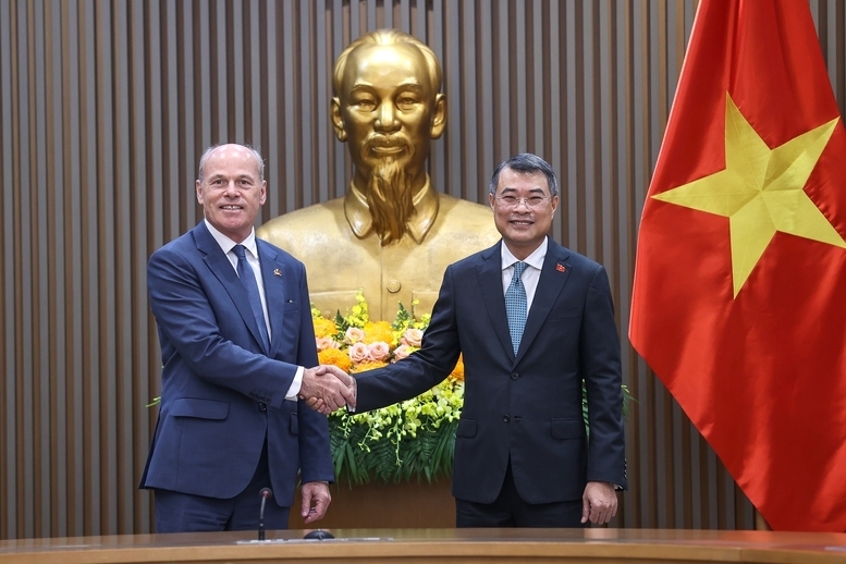 Thủ tướng Chính phủ Lê Minh Hưng tiếp Đại sứ Canada tại Việt Nam Jim Nickel - Ảnh: VGP/Nhật Bắc