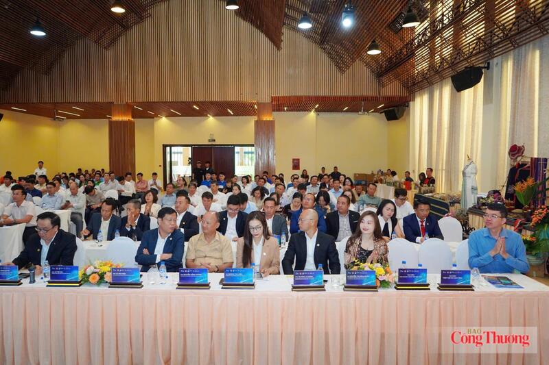 Hội nghị Vòng đối thoại địa phương tỉnh Quảng Ngãi - Diễn đàn Kinh tế tư nhân Việt Nam 2026 với chủ đề "Kinh tế tư nhân Việt Nam: Đột phá thể chế - Hợp lực công tư" thu hút nhiều doanh nghiệp tham gia.