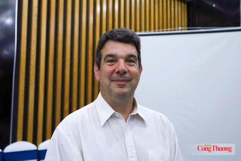 Ông Luc Corbeil, Vụ trưởng Vụ Dịch vụ và Dự báo, Bộ Môi trường và Biến đổi khí hậu Canada.