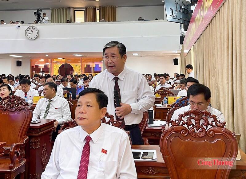 Ông Ngô Thái Chân - Giám đốc Sở Nông nghiệp và Môi trường TP. Cần Thơ, trả lời chất vấn tại kỳ họp.