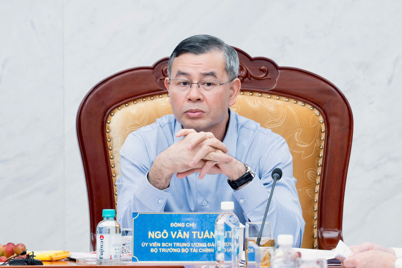 Bộ trưởng Bộ Tài chính Ngô Văn Tuấn tại buổi làm việc. Ảnh: Quochoi.vn
