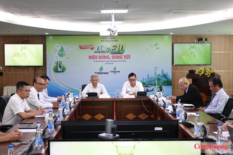 Quang cảnh toạ đàm.