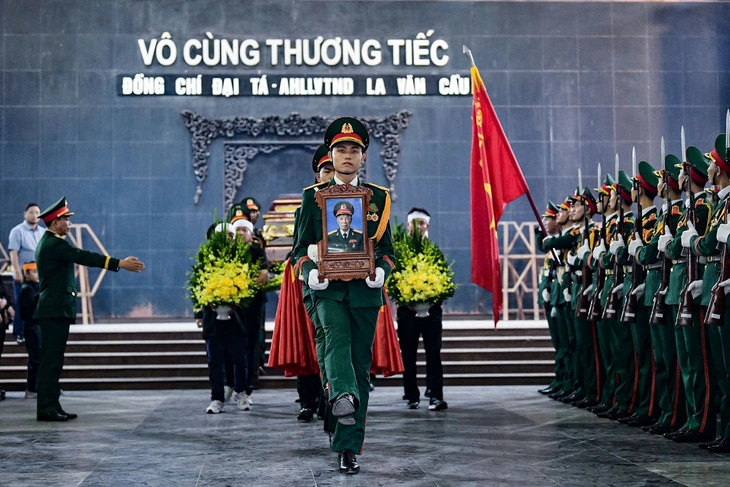 Lễ tang do Bảo tàng Lịch sử Quân sự Việt Nam và Tổng cục Chính trị Quân đội nhân dân Việt Nam chủ trì, phối hợp với gia đình tổ chức. Ảnh: Nam Trần
