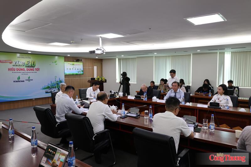 Quang cảnh toạ đàm