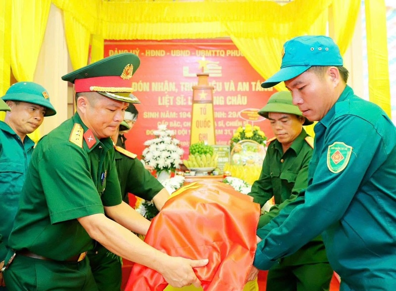 Hài cốt liệt sĩ Lê Trọng Châu đã được đưa về an táng tại quê nhà Hà Tĩnh. Ảnh: Thành Sen
