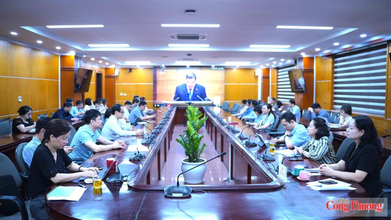 Hội nghị tại điểm cầu Cục Đổi mới sáng tạo, Chuyển đổi xanh và Khuyến công - Ảnh: Nguyên Thảo