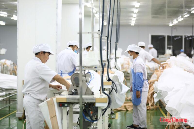 Dệt may là một trong số mặt hàng chính Việt Nam xuất khẩu sang các nước CPTPP. Ảnh: Nguyễn Nam