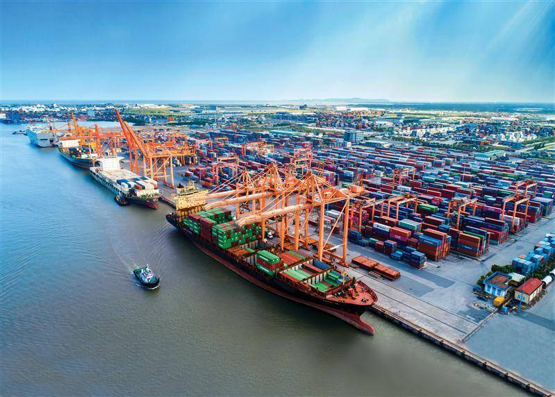 Cảng biển hưởng lợi từ làn sóng xuất nhập khẩu tăng trưởng. Ảnh minh hoạ