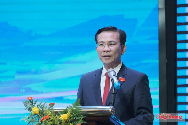 Ông Hồ Văn Mười, Chủ tịch UBND tỉnh Lâm Đồng phát biểu chỉ đạo tại đại hội. Ảnh: Lê Sơn
