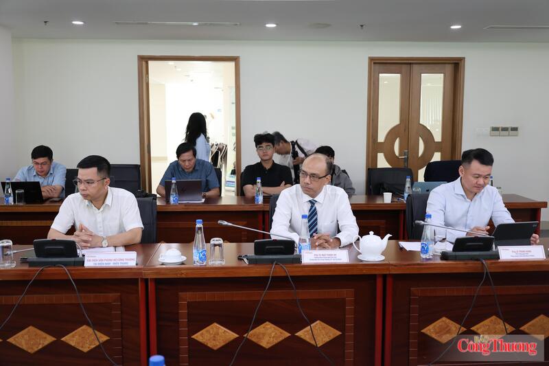 Các diễn giả tham dự toạ đàm.