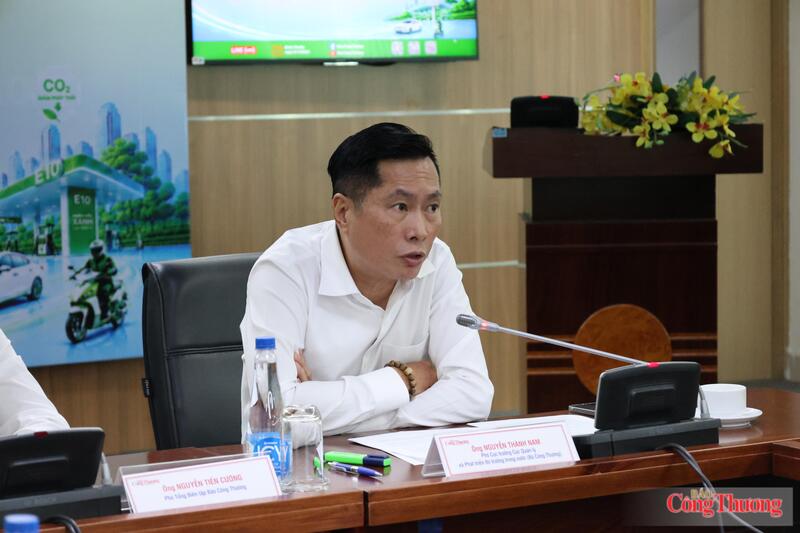 Ông Nguyễn Thành Nam - Phó Cục trưởng Cục Quản lý và Phát triển thị trường trong nước (Bộ Công Thương) phát biểu tại toạ đàm.