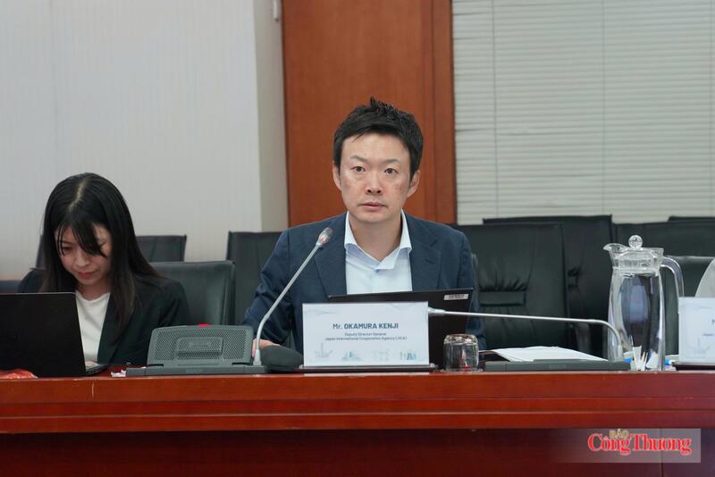 Ông Okamura Kenji, Phó Trưởng ban Năng lượng và Khai khoáng, Phòng Quản lý Hạ tầng tại Trụ sở chính của JICA