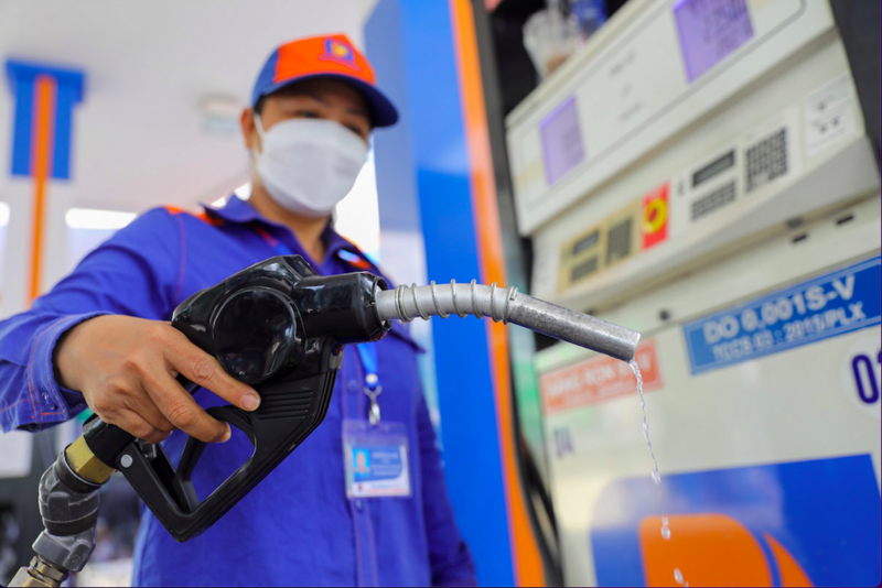 Chính phủ ban hành Nghị quyết về việc kéo dài thời hạn áp dụng một số loại thuế với xăng, dầu, nhiên liệu bay. Ảnh minh hoạ: Chính phủ.vn