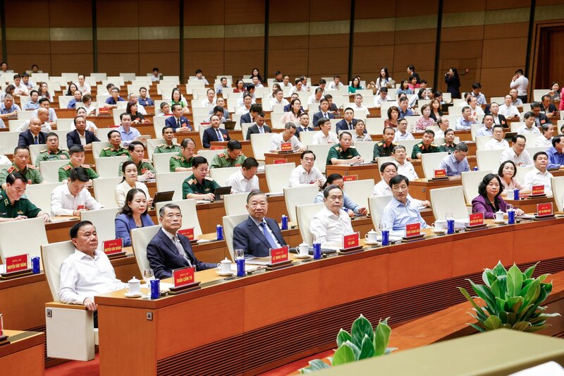 Hội nghị có sự tham dự của các đồng chí lãnh đạo Đảng và Nhà nước và được tổ chức theo hình thức trực tiếp kết hợp trực tuyến, kết nối từ điểm cầu chính từ Hội trường Diên Hồng, Nhà Quốc hội đến các điểm cầu của các bộ, ngành, địa phương. Ảnh: Quang Vinh