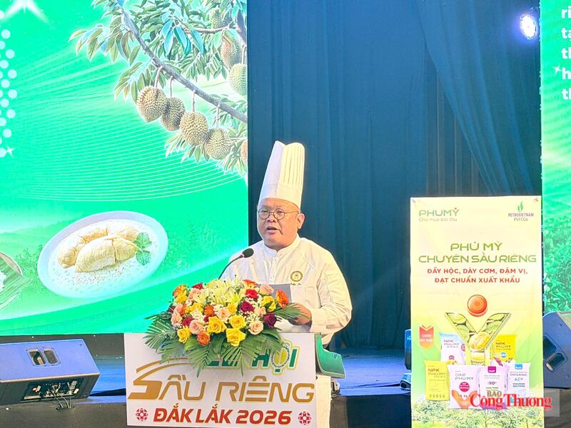 Bếp trưởng Lee Chan Hoong chia sẻ tại chương trình. Ảnh: Ngọc Giàu