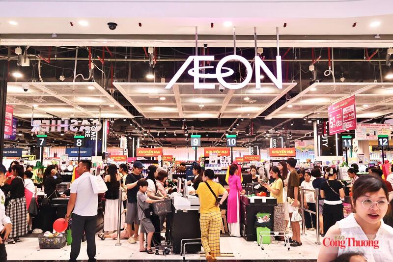 Công trình được vận hành theo mô hình “Super Supermarket”, siêu thị tinh gọn, vốn là mô hình thứ 5 được AEON triển khai tại Việt Nam, hướng đến việc tối ưu trải nghiệm mua sắm thông qua danh mục hàng hóa được lựa chọn kỹ lưỡng cùng các dịch vụ tiện ích hiện đại. Ảnh: Diễm Phúc