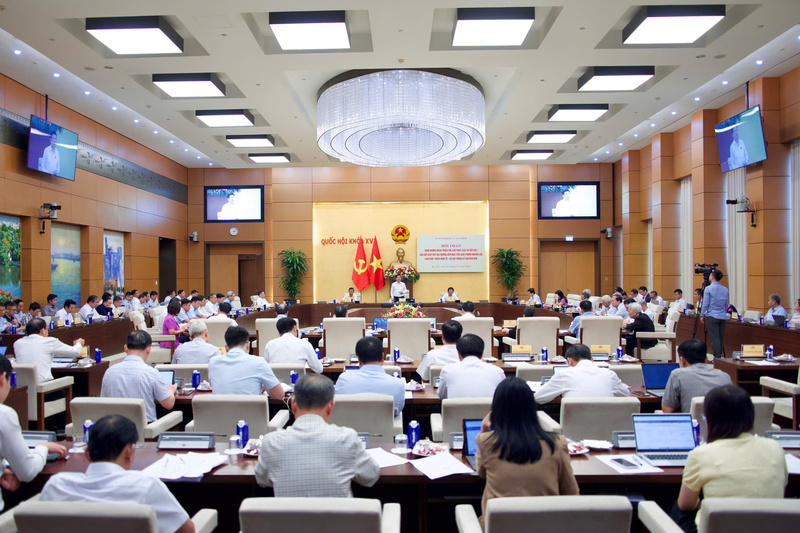 Ủy viên Ban Chấp hành Trung ương Đảng, Phó Chủ tịch Quốc hội Nguyễn Hồng Diên chủ trì Hội thảo “Định hướng hoàn thiện thể chế pháp luật về đất đai, sửa đổi Luật Đất đai hướng đến mục tiêu giải phóng nguồn lực cho phát triển kinh tế - xã hội trong kỷ nguyên mới”. Ảnh: Quochoi.vn