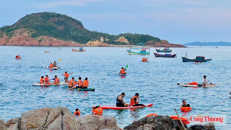 Toàn tỉnh đón hơn 8,74 triệu lượt khách, tăng 18,5% so với cùng kỳ; doanh thu du lịch đạt khoảng 19.000 tỷ đồng. Ảnh: Hiền Mai