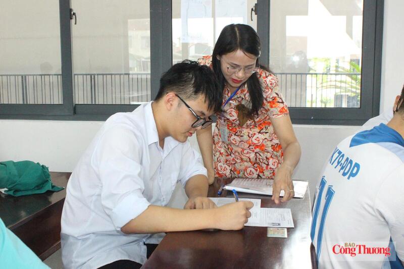 Kỳ thi tốt nghiệp THPT năm 2026, Hội đồng thi Hà Tĩnh có gần 18.600 thí sinh tham gia dự thi. Ảnh: Trọng Tùng