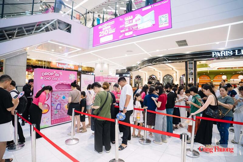 Trong đó, có đến gần 50% số cửa hàng chuyên dụng là những thương hiệu lần đầu xuất hiện tại Đà Nẵng, thu hút sự quan tâm mạnh mẽ của người dân, đặc biệt là giới trẻ. Ảnh: Diễm Phúc